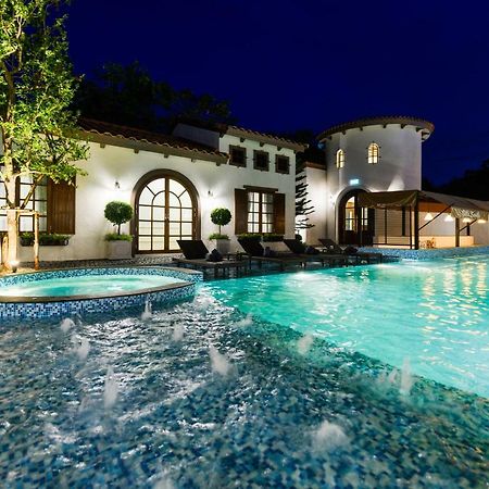 Villa Seville HHQ Buitenkant foto