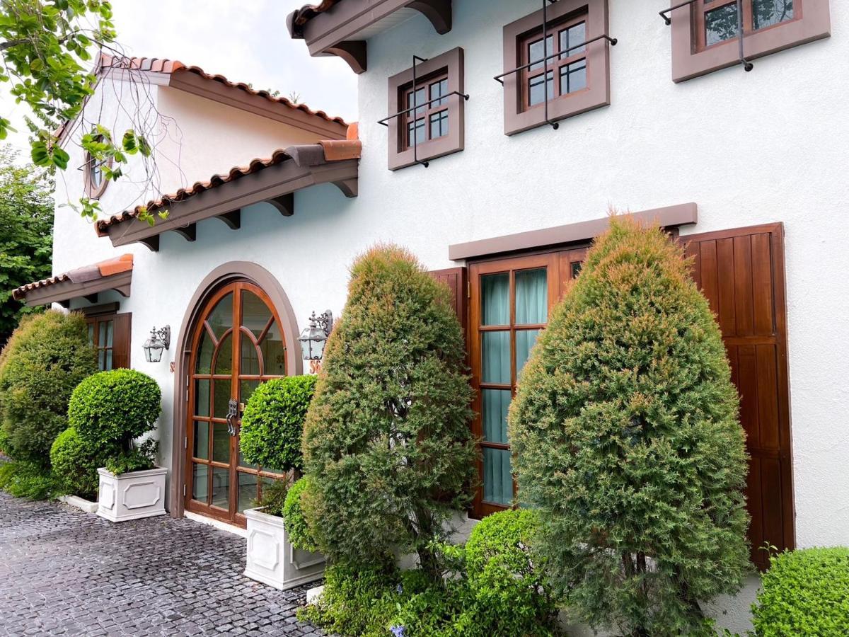 Villa Seville HHQ Buitenkant foto