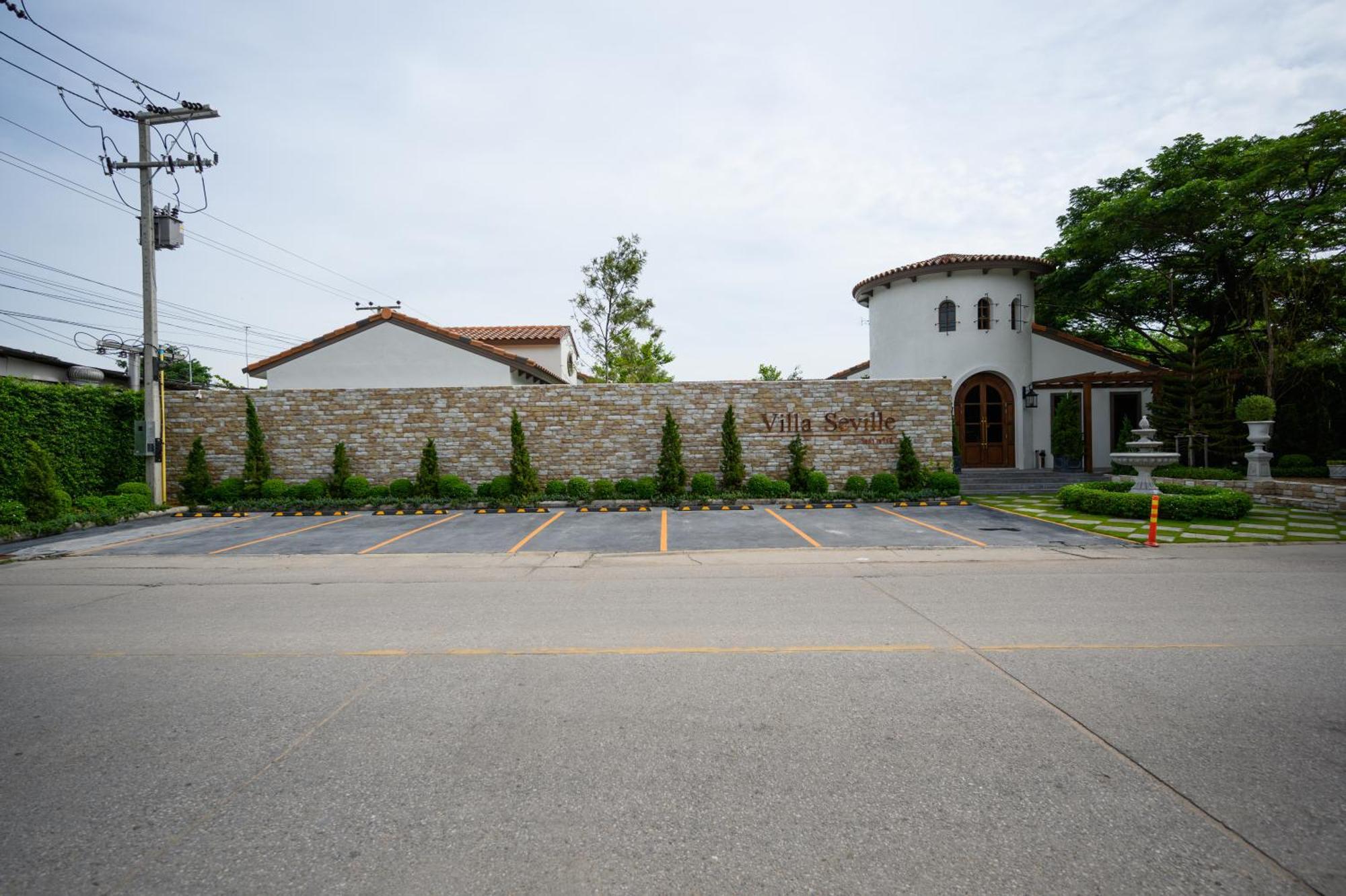 Villa Seville HHQ Buitenkant foto
