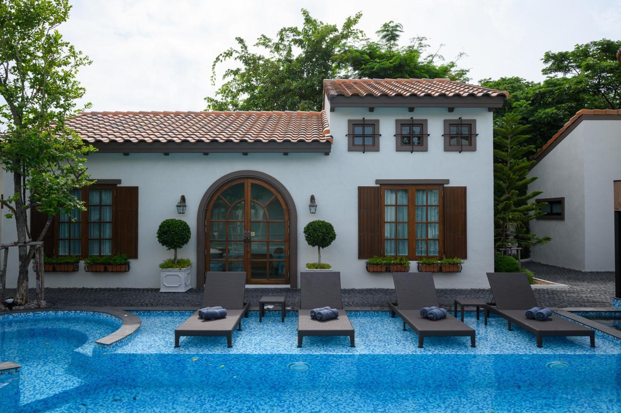 Villa Seville HHQ Buitenkant foto